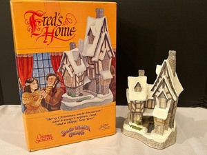 lot 81 image: David Winter Cottages Freds Home with Original Box and Certificate