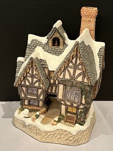 lot 80 image: David Winter Cottages Scrooge School with Original Box and Certificate