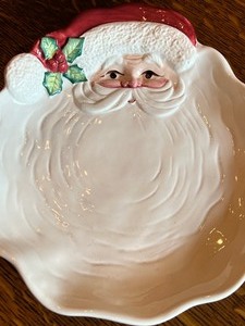 lot 72 image: Fitz and Floyd Santa Face Serving Plate