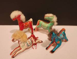 lot 134 image: Stunning Satin Horse Set & Kuusi Finnish Crystal Candleholder