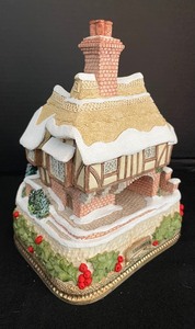 lot 142 image: David Winter Cottages Limited Edition Miss Belles Cottage with Original Box and Certificate