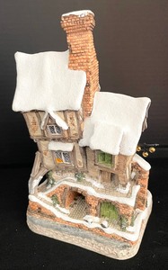 lot 143 image: David Winters Cottages Old Joes Beetling Shop with Original Box and Certificates