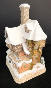lot 144 image: David Winter Cottages Tiny Tim and The Scrooge Family Home with Original Boxes and Certificates
