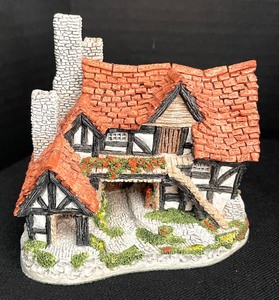 lot 148 image: Trio of David Winters Cottages Crafters Cottage, Scrooges and The Bothy all with Original Boxes and Certificates