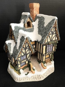 lot 158 image: David Winter Cottages Mister Fezziwigs Emporium and Scrooges School with Original Boxes and Certificates
