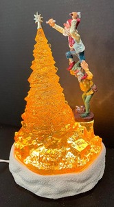 lot 179 image: Figi Graphics presents Santas Crystal Valley The Finishing Touch Figurine