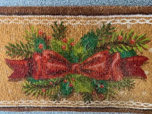 lot 210 image: Large Frontgate Christmas Outdoor Rug