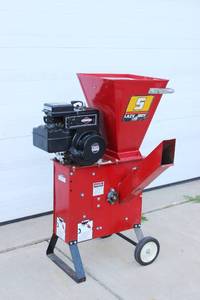lot 4 image: Lazy Boy 5 Wood Chipper Shredder