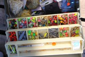 lot 9 image: Tacklemaster 5 Tray Fishing Box Full Of Fishing Gear