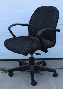 lot 116 image: Office Desk Chair