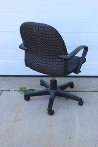 lot 114 image: Office Desk Chair
