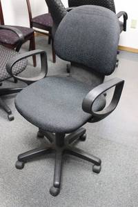 lot 118 image: Office Desk Chair