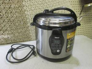 lot 12 image: (F-3) Nesco Digital Electric Pressu...