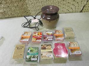 lot 30 image: (CSB) Wax Warmer with Assorted Pack...