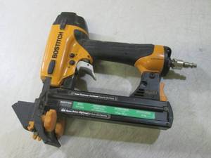 lot 55 image: (CSB) Bostitch 18gaSX Crown Staple ...
