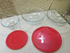 lot 58 image: (BS) 3 Glass Pyrex Bowls 2 - 4qt wi...