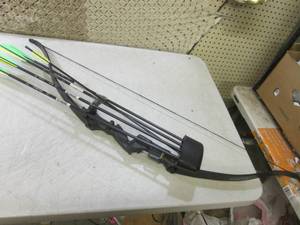 lot 68 image: (C-3) Sentinal Bow with Arrows 46...