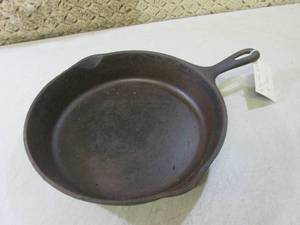 lot 90 image: (H-2) Wagner Ware 8 Cast Iron Pan...