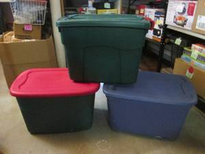 lot 95 image: (D-1T) 3 Totes with Lids...