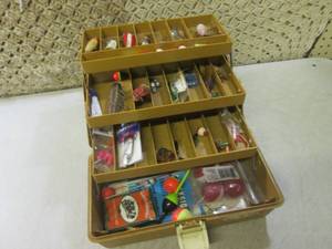 lot 100 image: (BSB) Old Pal Fishing Tackle Box Fu...