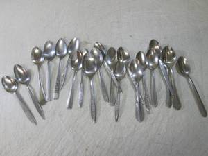 lot 115 image: (EC1) Assorted Spoons...