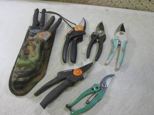 lot 134 image: (CS) Assorted YardGarden Shears...