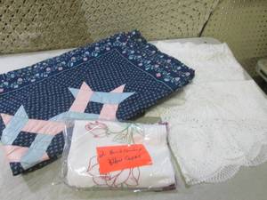 lot 136 image: (CS) Quilt Blanket, Table Cloth and...
