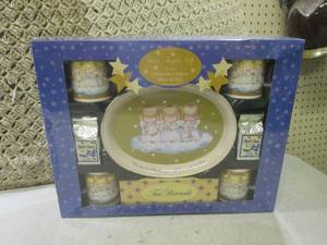 lot 147 image: (EW3) Three Angels Gift Box Include...