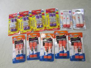 lot 152 image: (EC1) Assorted Glue Sticks...