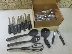 lot 158 image: (CS) Kitchen Knives Silverware Etc...