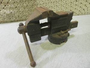 lot 187 image: (CS) Dunlap 5244 Swivel Bench Vise ...