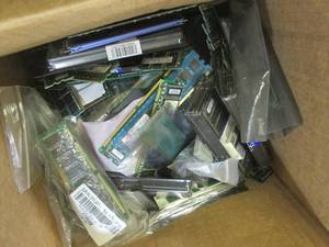 lot 189 image: (CS) Box Full of Memory and Circuit...