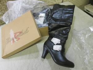 lot 200 image: (CS) Pair Ladies Bonnibel Knee-High...