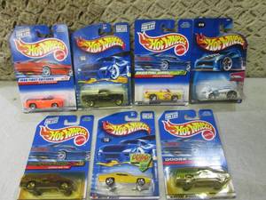 lot 204 image: (EC1) Assorted Hot Wheels in Packag...