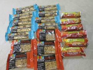 lot 228 image: (B-1) 20 Assorted GranolaEnergy Ba...