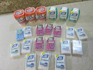 lot 236 image: (B-1) Assorted Gum and Tic Tacs Pas...