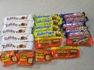 lot 238 image: (B-1) 20 Assorted Candy Bars Past D...