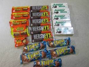 lot 241 image: (B-2) 20 Assorted Candy Bars Past D...