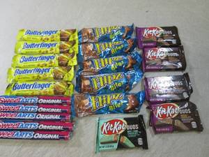 lot 244 image: (B-3) 20 Assorted Candy Bars Etc Pa...