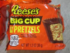 lot 253 image: (B-1) 20 Reeses Big Cups with Pretz...