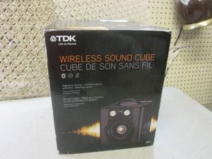 lot 262 image: (F-1) TDK V513 Wireless Sound Cube ...