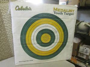 lot 287 image: (FDS) Cabelas Medalist Youth Targe...