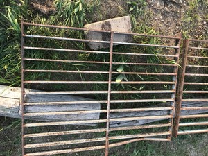 Steel Grates (2 pcs)