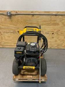 DEWALT 4000 PSI 3.5 GPM Gas Cold Water Pressure Washer with HONDA GX270 Engine