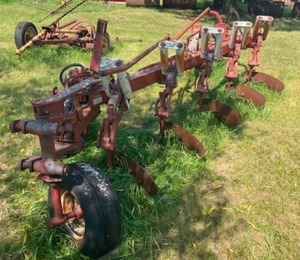 5 Bottom international plow