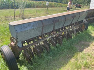 10 Grain Drill w Grass seeder