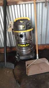 Stanley Vacuum 5gal 4.5hp, Dustpan,