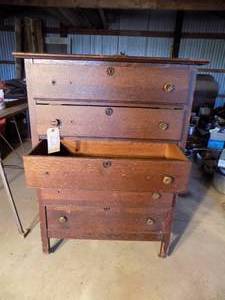Wooden Dresser. 5 drawer