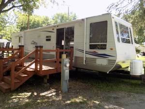 2009 Gulf Stream Innsbruck 40  Self-contained Park model with 2-Slide outs