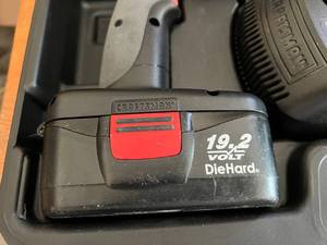 lot 2 image: Craftsman 19.2 Volt Kit with Drill, Flashlight, 2 Batteries & Charger